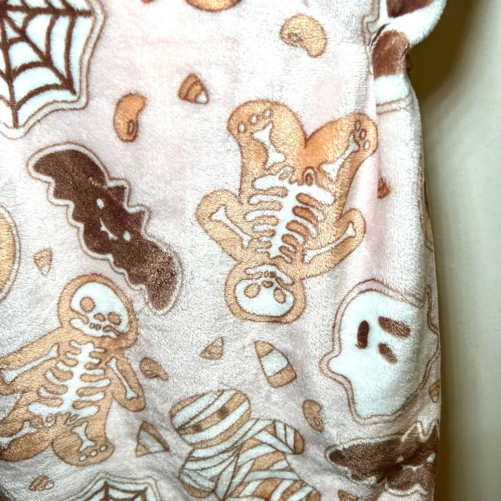 Halloween Gingerbread Cookies Plush Throw Blanket Skeletons Ghost Bat Pumpkins